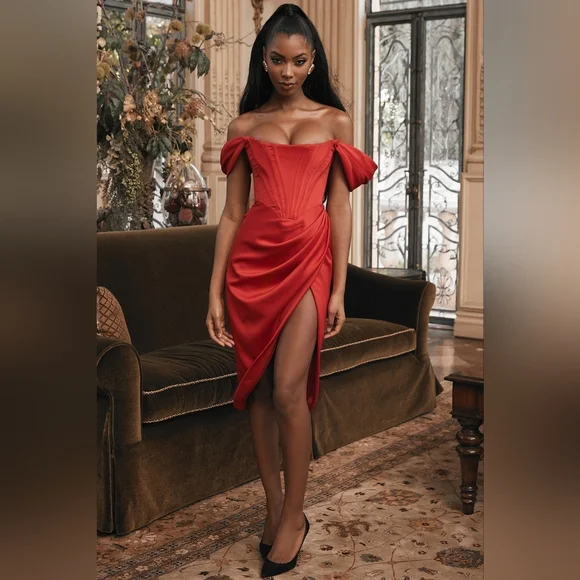 Red 'Loretta' House of CB-XS - Picture 3 of 14